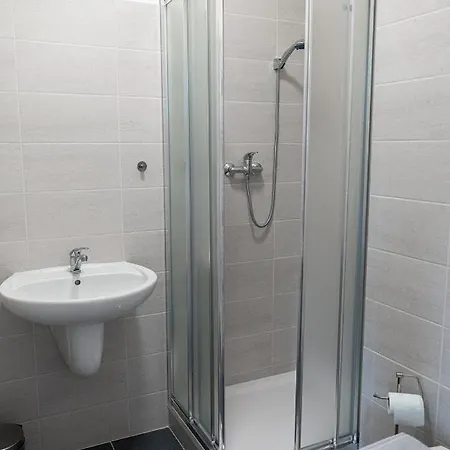 Hostel A Cykloubytovna Koupaliště Kadaň
