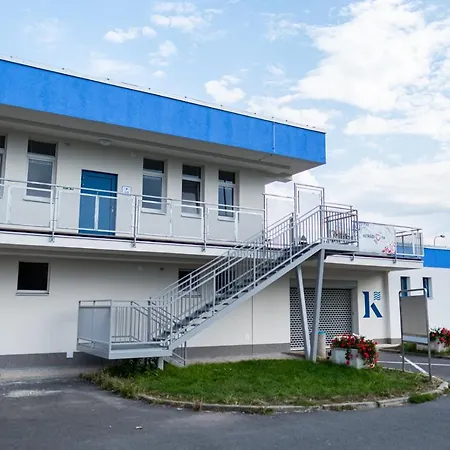 Hostel A Cykloubytovna Koupaliště *