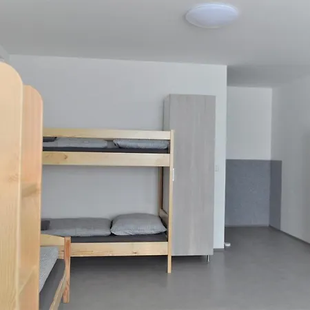 Hostel A Cykloubytovna Koupaliště Kadaň